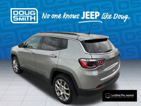 Used 2022 Jeep Compass Latitude image 3