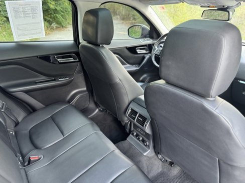 Used 2018 Jaguar F-PACE Premium image 20