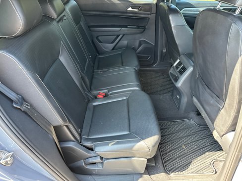 Used 2020 Volkswagen Atlas Cross Sport SE w/ Panoramic Sunroof Package image 15