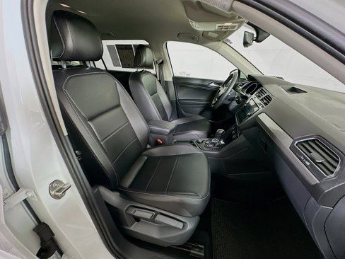 Used 2021 Volkswagen Tiguan SE image 27