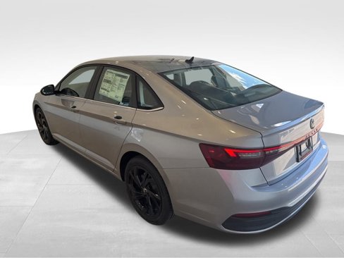 New 2025 Volkswagen Jetta SE image 3