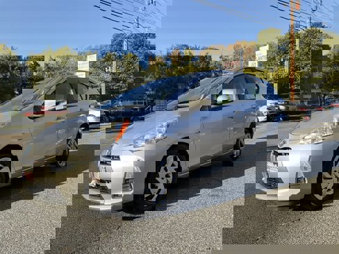 Used 2014 Toyota Prius C Two image 1