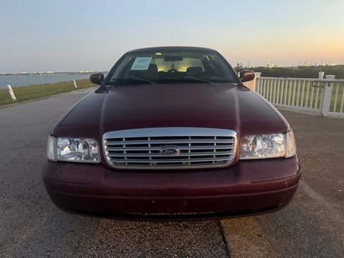 Used 2011 Ford Crown Victoria LX w/ Comfort Appearance Pkg image 2