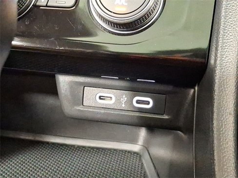 Used 2023 Volkswagen Jetta SE w/ Panoramic Sunroof Package image 24