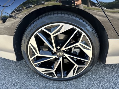 Used 2023 Hyundai Ioniq 6 SEL image 18
