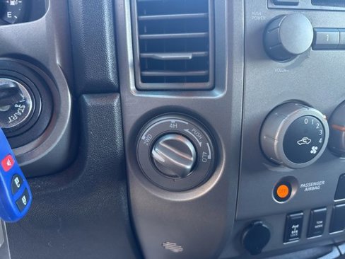 Used 2004 Nissan Titan SE w/ (OF1) SE Off-Road Pkg image 16