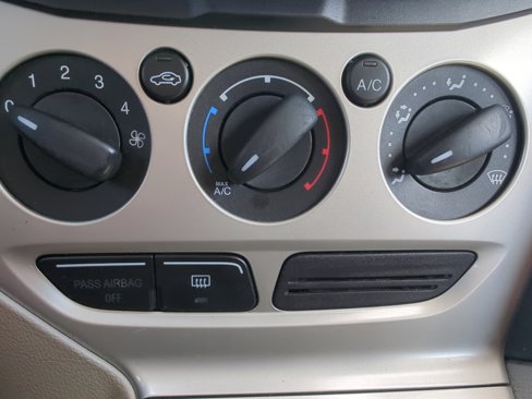 Used 2012 Ford Focus SE image 19