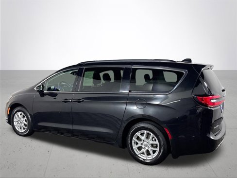 Used 2022 Chrysler Pacifica Touring-L image 8