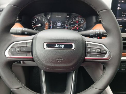 Used 2024 Jeep Compass Limited image 20