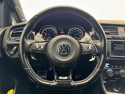 Used 2017 Volkswagen Golf R 4-Door image 23