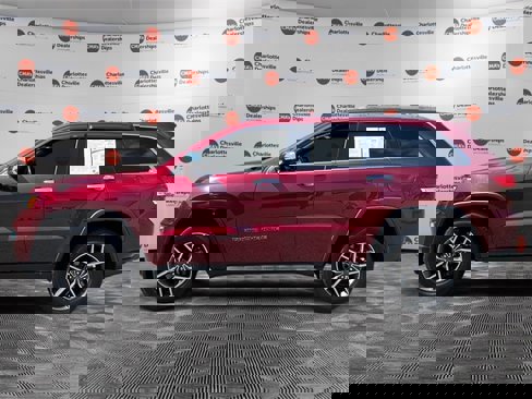 Used 2020 Jeep Grand Cherokee Limited w/ Luxury Group II image 2
