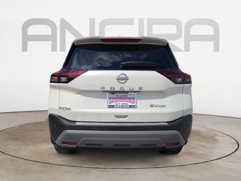 Used 2023 Nissan Rogue SV image 9