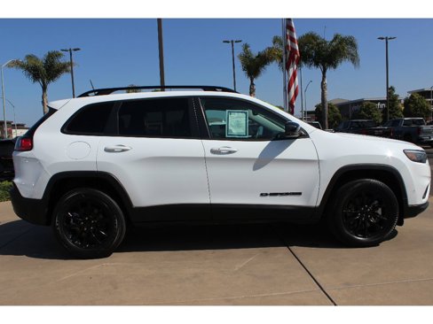 Used 2023 Jeep Cherokee Altitude Lux image 3