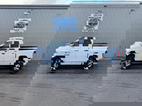 Used 2014 RAM 1500 4x4 Crew Cab w/ Exterior Appearance Group image 1