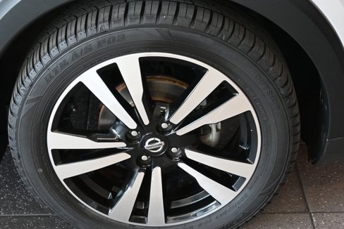 Used 2019 Nissan Kicks SV image 4