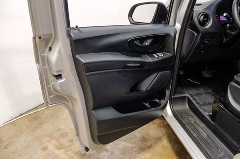 Used 2017 Mercedes-Benz Metris Passenger image 27