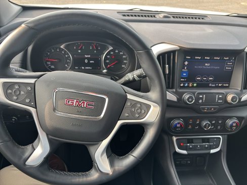 Used 2024 GMC Terrain SLT image 9