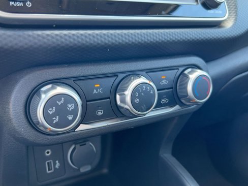 Used 2022 Nissan Kicks S image 17