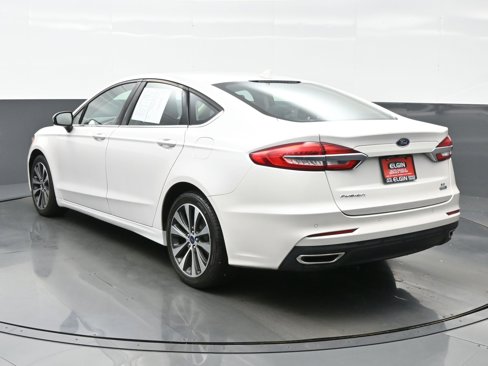 Used 2019 Ford Fusion SE image 4