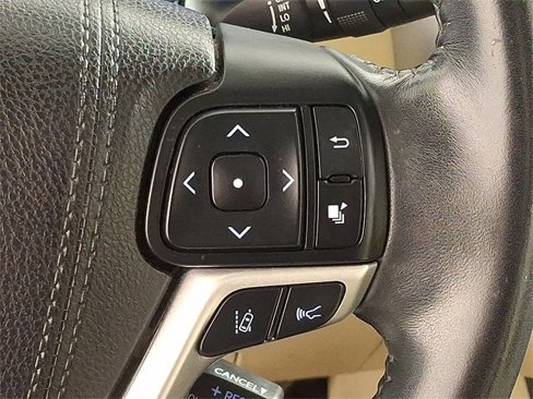Used 2017 Toyota Highlander Limited image 26