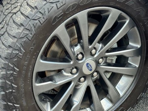 Used 2021 Ford Expedition Limited image 12