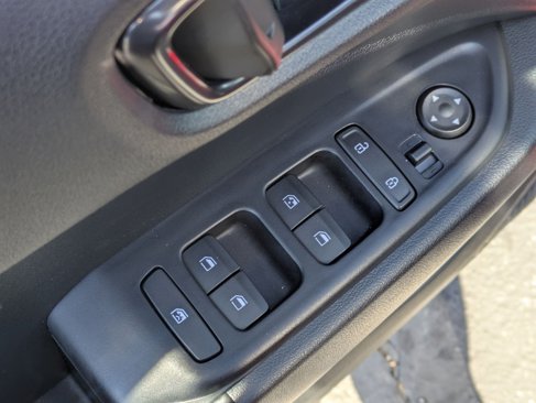 Used 2024 Hyundai Venue Limited image 16