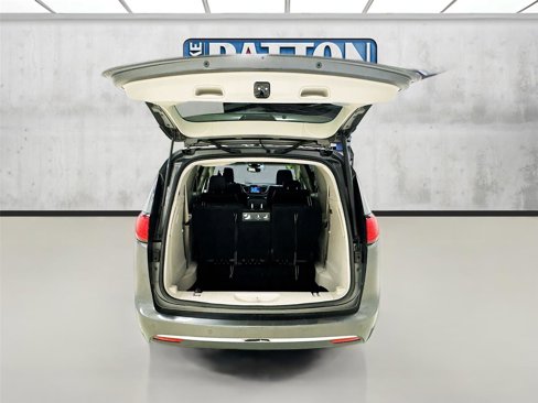 Used 2019 Chrysler Pacifica Touring-L image 24