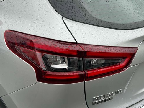 Used 2022 Nissan Rogue Sport SV image 9