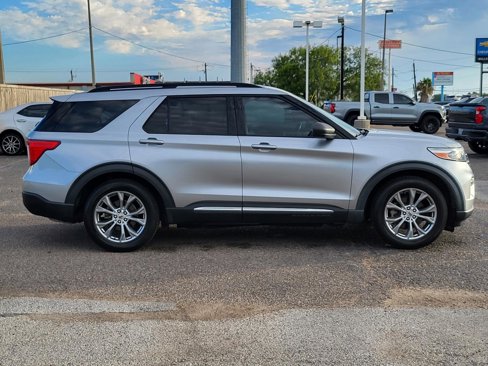 Used 2021 Ford Explorer XLT w/ Equipment Group 202A image 6