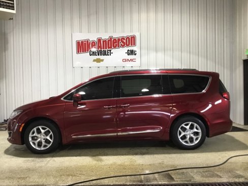 Used 2017 Chrysler Pacifica Touring-L Plus image 2