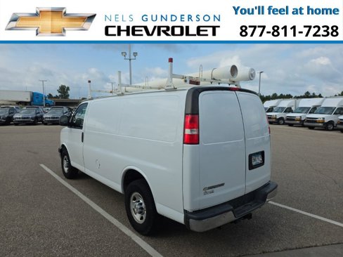 Used 2017 Chevrolet Express 3500 image 4
