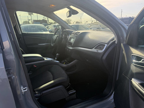 Used 2019 Dodge Journey SE image 23