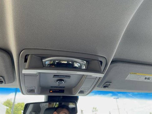 Used 2018 Chevrolet Suburban LT image 34