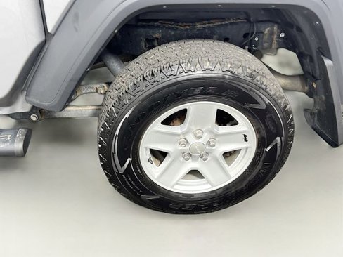 Used 2020 Jeep Gladiator Sport w/ Quick Order Package 24S image 27
