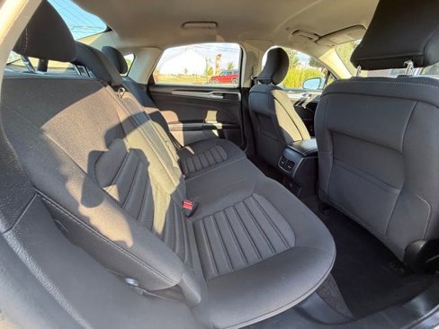 Used 2019 Ford Fusion SE image 27