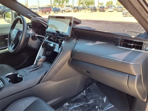 Used 2023 Toyota Venza Limited image 17