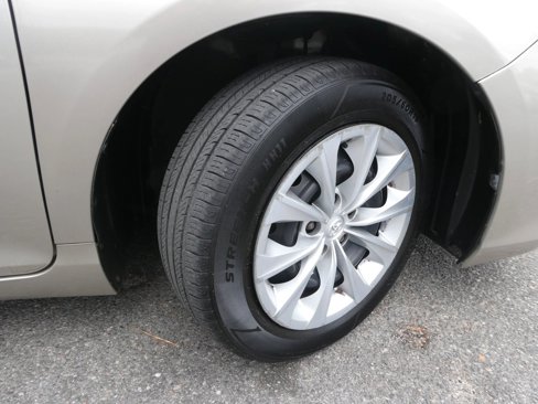 Used 2015 Toyota Camry LE image 22