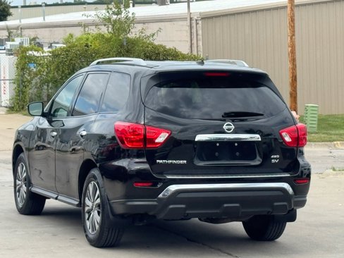 Used 2018 Nissan Pathfinder S image 10