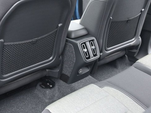 New 2025 Volvo XC40 B5 Core image 30