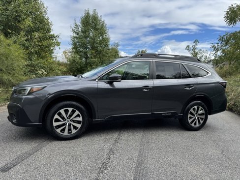 Used 2022 Subaru Outback Premium image 9