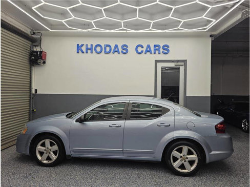 Used 2013 Dodge Avenger SE image 1