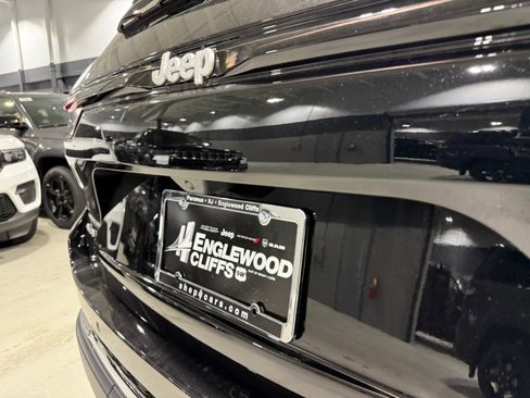 New 2025 Jeep Grand Cherokee Limited image 7
