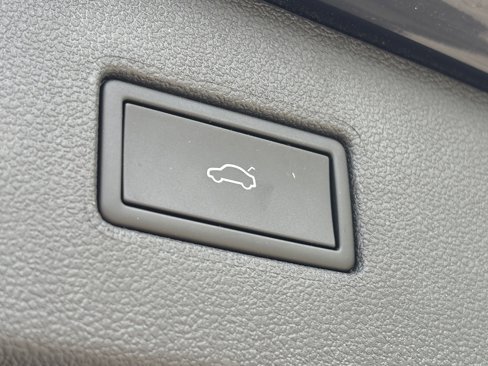 Used 2022 Volkswagen Tiguan SE image 20