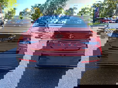Used 2024 Hyundai Elantra Blue image 5