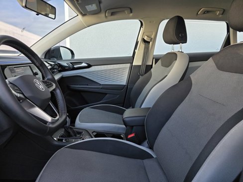 Used 2022 Volkswagen Taos S image 4