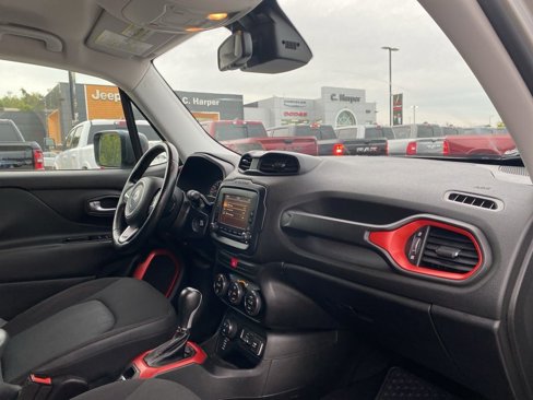 Certified 2016 Jeep Renegade Trailhawk image 10