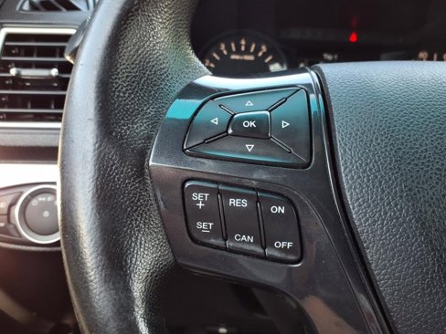 Used 2017 Ford Explorer XLT image 17