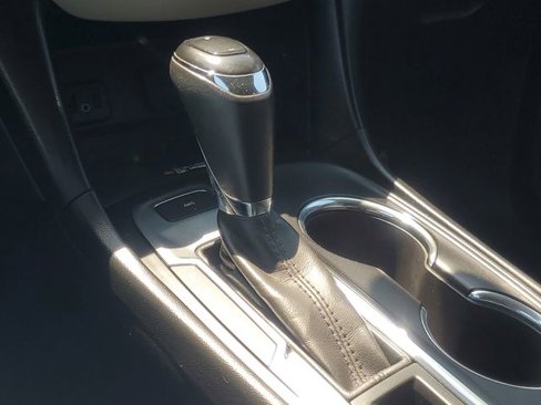 Used 2018 Chevrolet Equinox Premier image 27