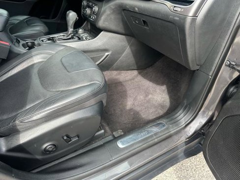 Used 2019 Jeep Cherokee Limited w/ Luxury Group image 11