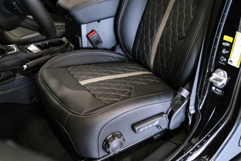 Used 2025 Jeep Gladiator Sport image 12
